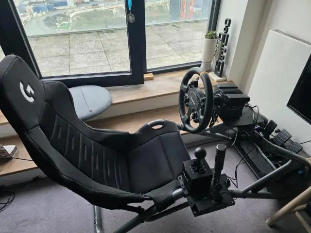 Moza Racing R9 V2 & RS V2 l CRP2 Load Cell Pedals l LoGi Playseat