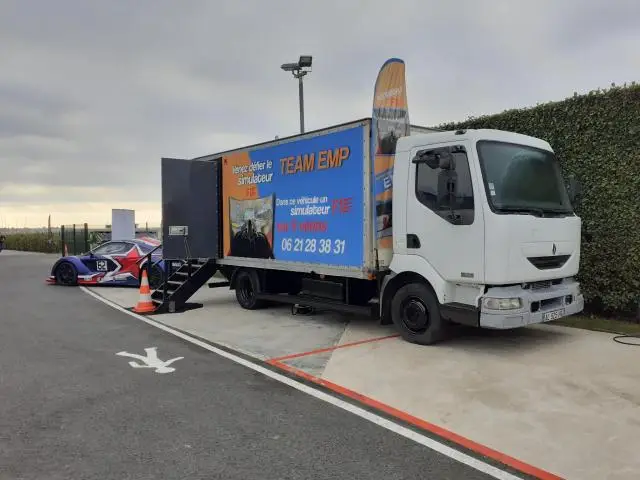 Business clé en main à saisir : Complexe de simulation F1 mobile professionnel - Image 4